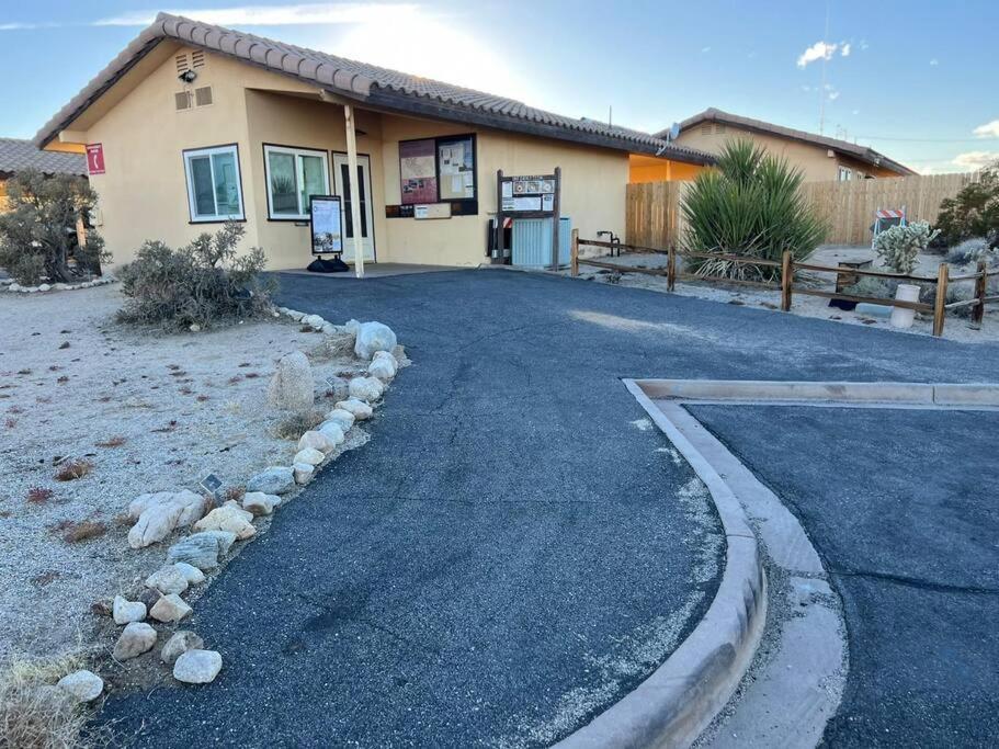 Joshua Tree National Park - Cozy Palms Getaway Apartment Twentynine Palms Exterior foto